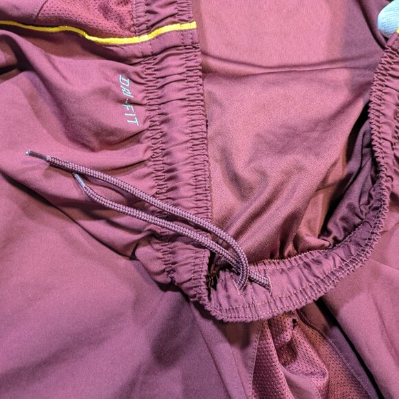 Nike Arsenal Mens XL 2010 2011 Red Football Soccer Shorts Lined Embroidered Logo - Picture 8 of 15